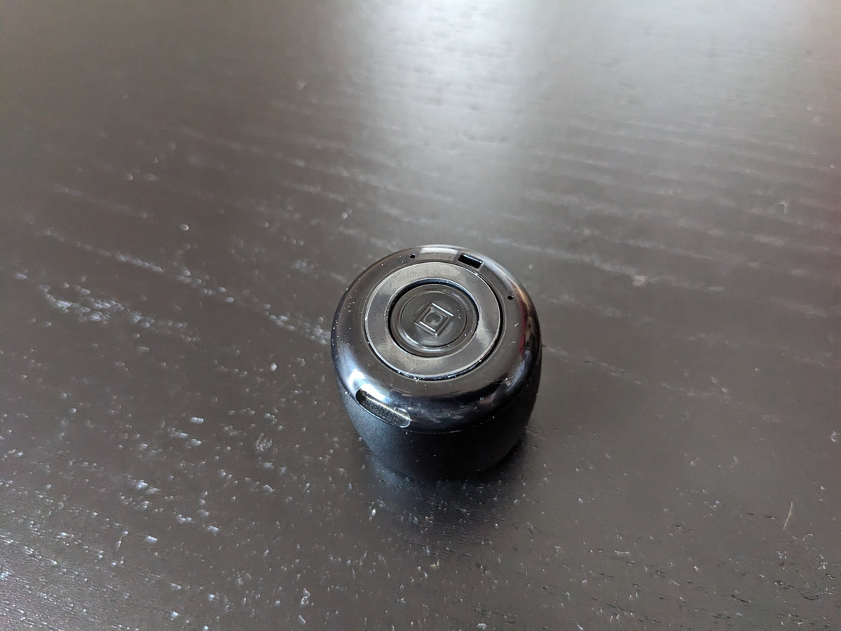 Verdens måske mindste bluetooth højttaler i sort aluminium