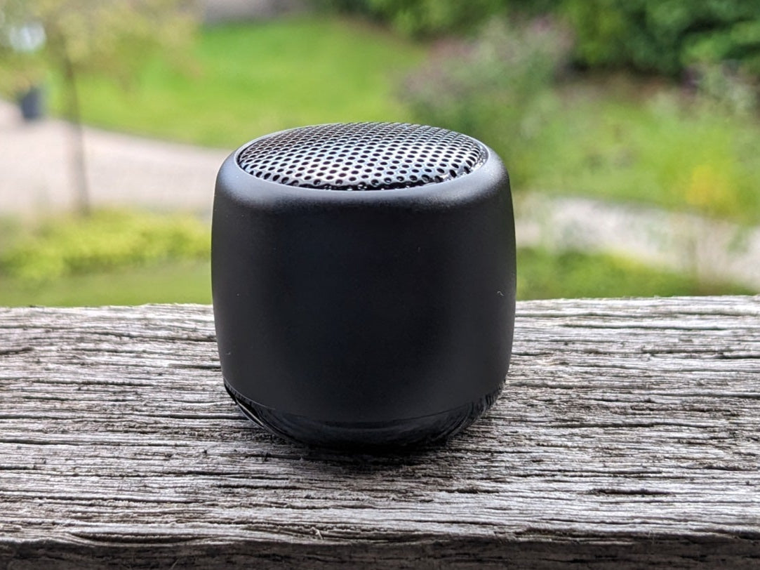 Verdens måske mindste bluetooth højttaler i sort aluminium