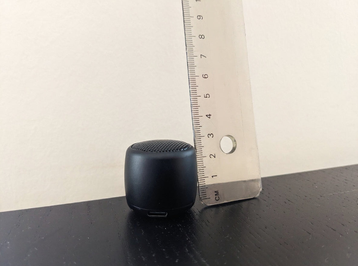 Verdens måske mindste bluetooth højttaler i sort aluminium